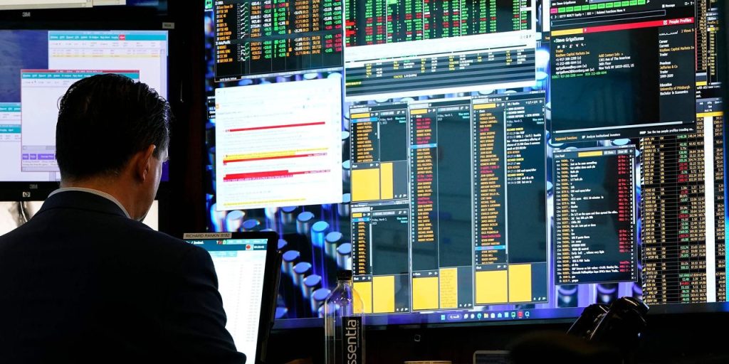 Bond market signals interest rates will drop in 2023, but stock investors unsure if that’s ‘good news or bad,’ DataTrek chart shows