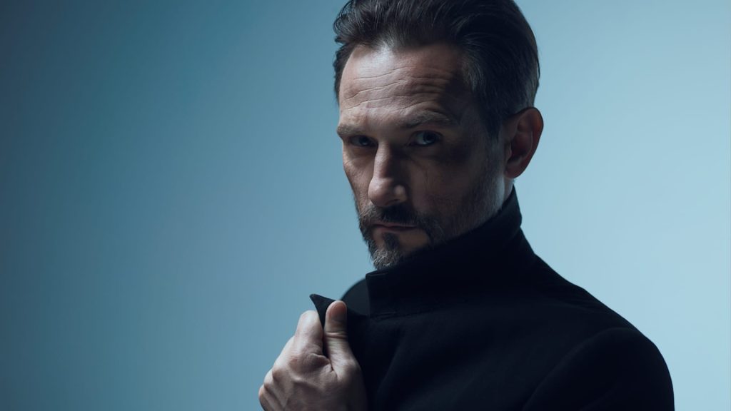 Former FBI agent shares 3 things people with high emotional intelligence always do when talking to others