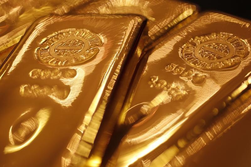 Gold prices dip as dollar, Treasuries firm before CPI data