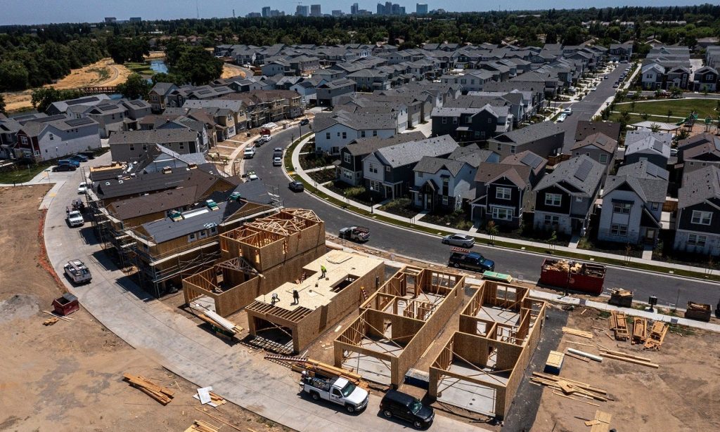 Homebuilder sentiment plunges again amid spike in mortgage rates