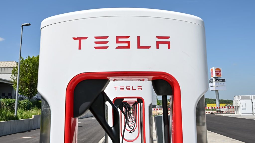 Tesla to install charging stations at 2,000 Hiltons in North America