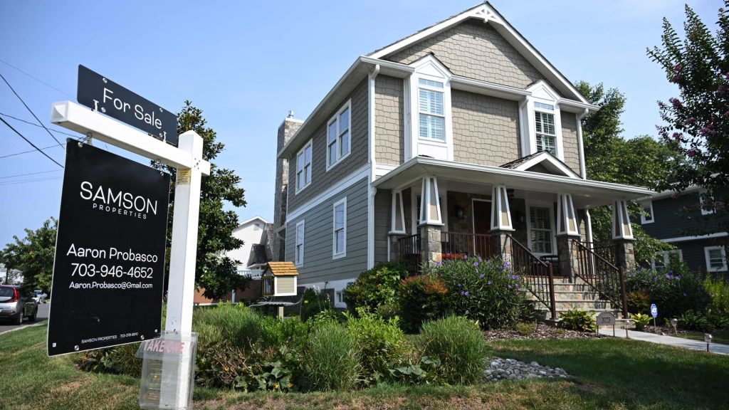 Weekly mortgage demand increases, driven by a strange surge in refinancing