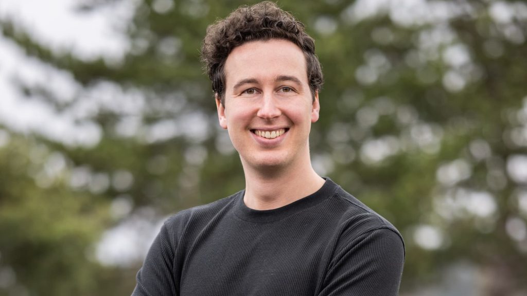 28-year-old’s side hustle makes $180 an hour, more than doubling his income: How it ‘snowballed’ into a six-figure salary