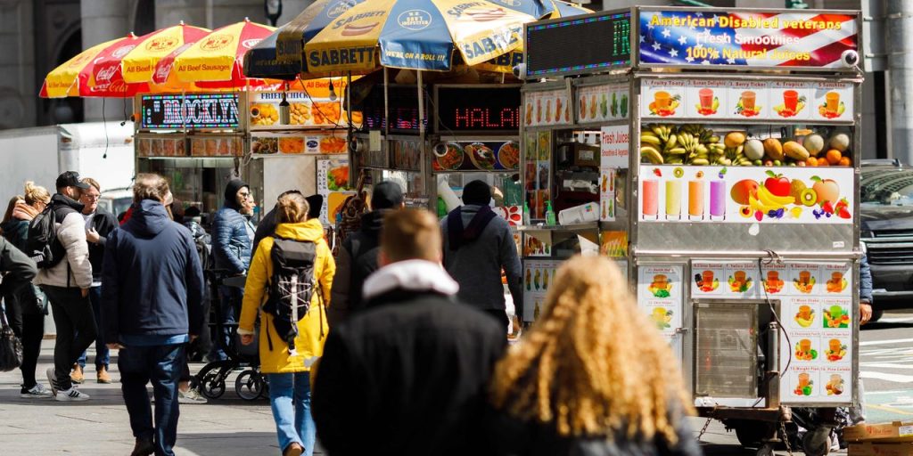 U.S. jobless claims fall to lowest level in four weeks