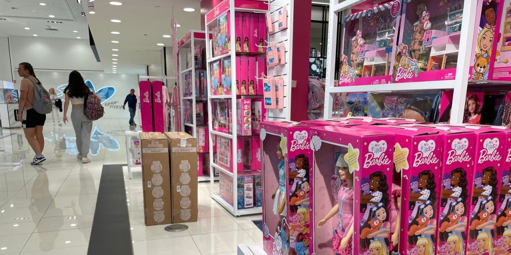 U.S. retail sales climb fifth month in a row, but mostly due to higher gas prices