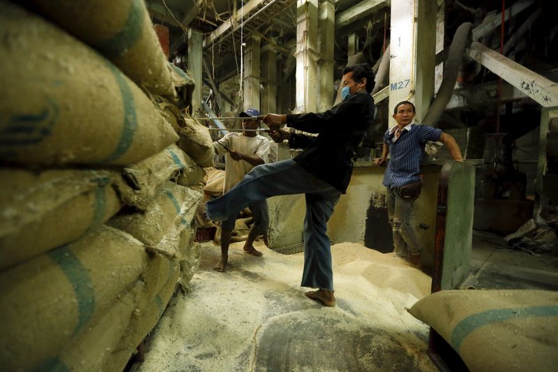 Philippines curbs rice prices as inflation worry mounts