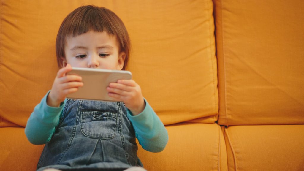 Want to raise happy, successful kids? ‘Wait as long as possible’ to give them a phone, says Yale expert