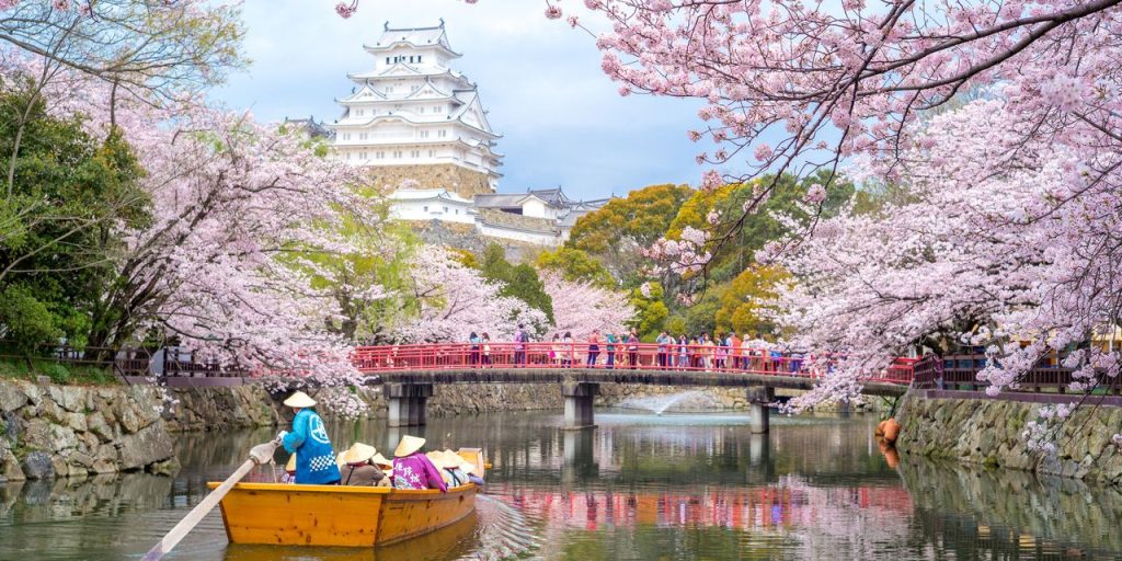 Summer vacation in Greenland? How climate change is raising questions about travel destinations and peak seasons.