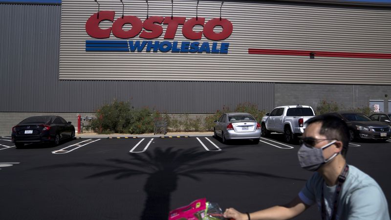 Costco’s CEO steps down