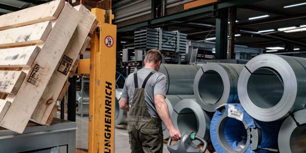 Europe’s Unions Have Gone Quiet. Wages Are Up and Inflation Is Down.